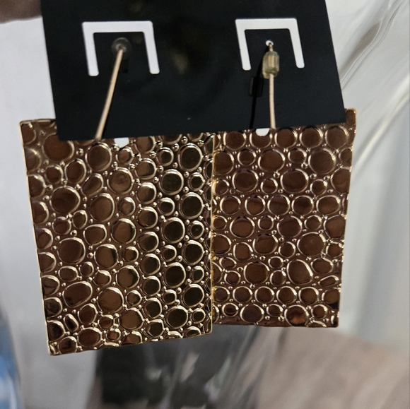 Goldtone chunky Large dangle & Hoop earrings • 2 Pairs - Picture 3 of 6